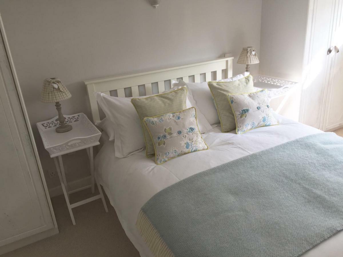 Stapehill Lodge B&B Hampreston Exteriör bild