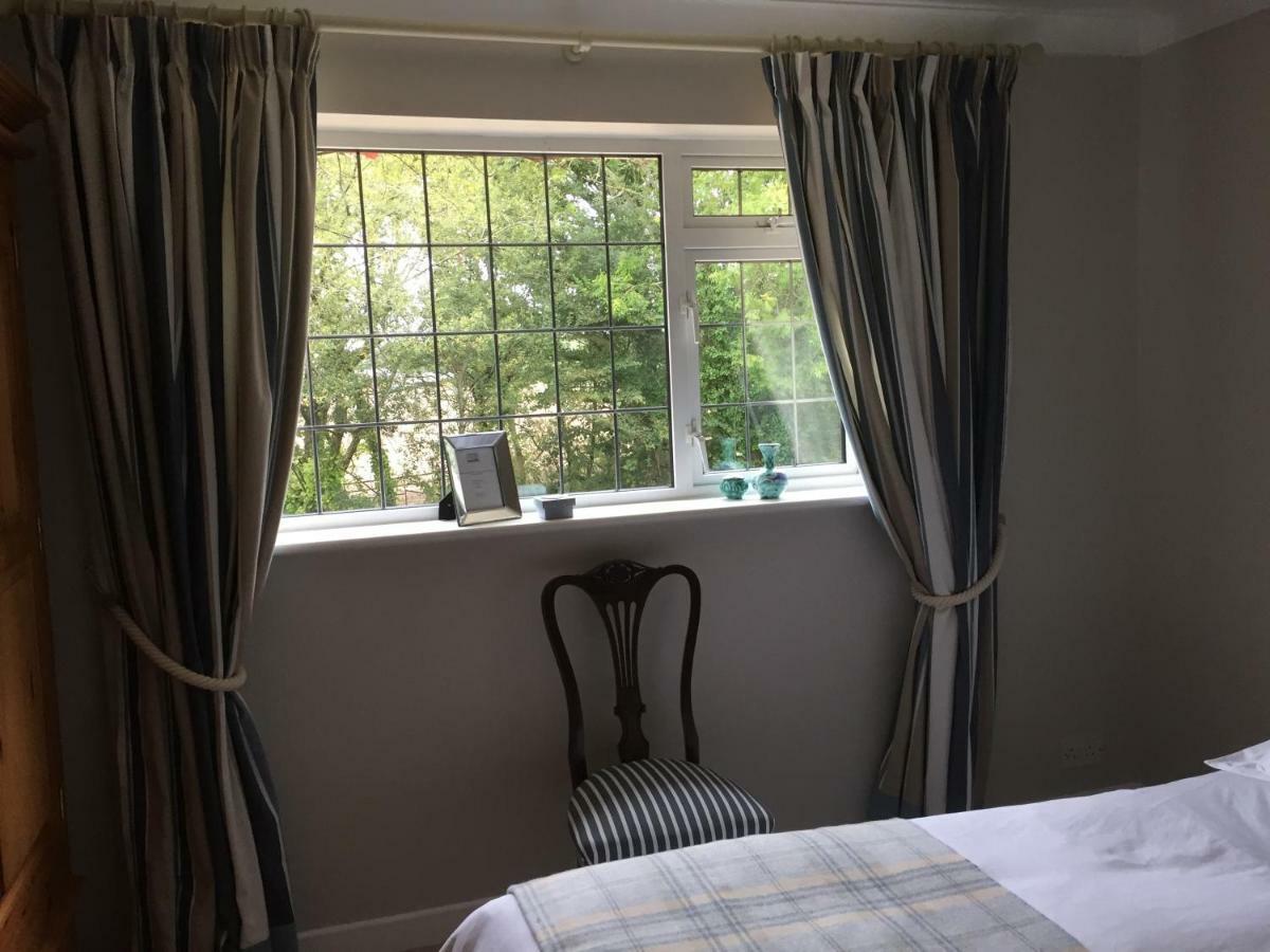 Stapehill Lodge B&B Hampreston Exteriör bild