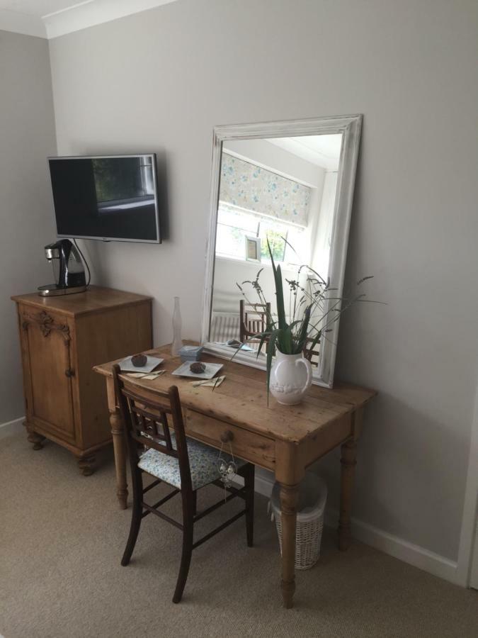 Stapehill Lodge B&B Hampreston Exteriör bild